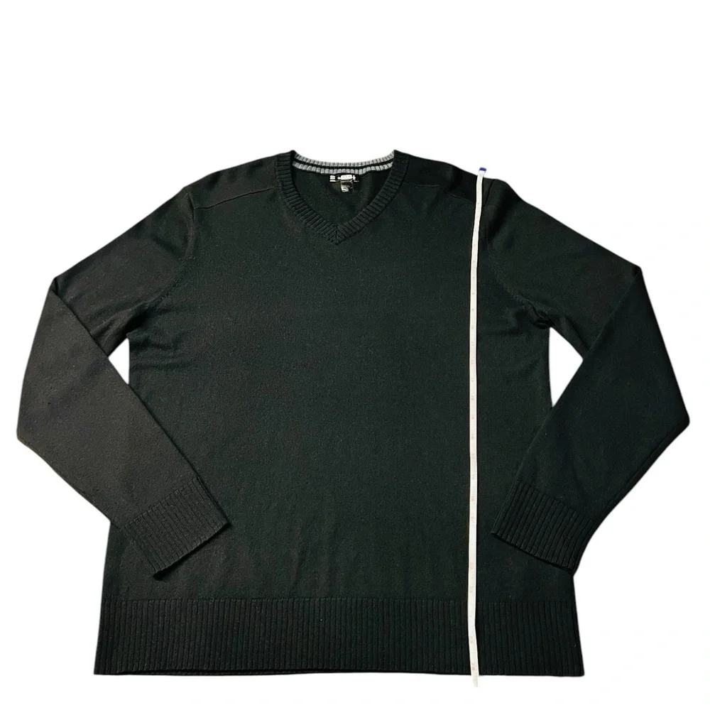 Men's Black V-Neck Smartwool Sweater Est Size Large